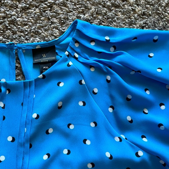 Woman’s blouse - Picture 4 of 6